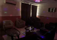 Tomats Inn and Suites