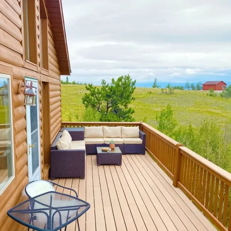 Pet Friendly cabin w/ fireplace and mountain views