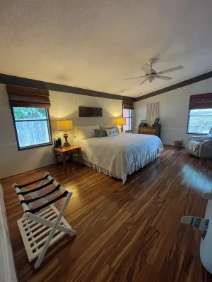 Lake Austin waterfront retreat sleeps 6!