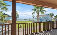 Perfect getaway for all!  Fish and hunt with all the comforts of home! - Pools