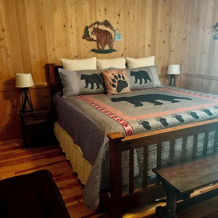 BearPaw Cabin- Charming and cozy cabin in the woods- WiFi-Pet Friendly-Secluded