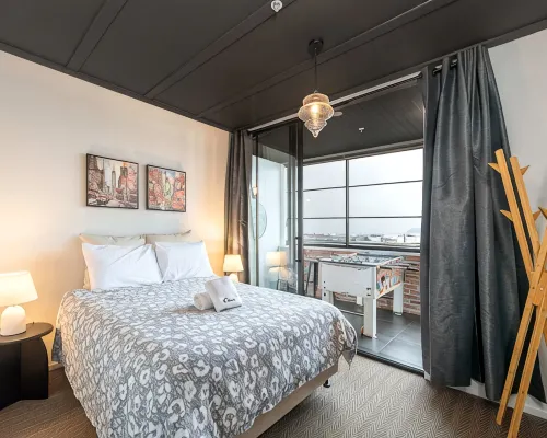 Sunny 3BR Petone Apt – Ocean Views, Walk to Shops Hotel di Hutt Bawah