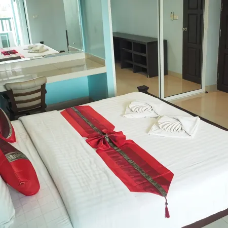 Ananya Residence Service Apartment Отели рядом с достопримечательностью «Замок Амата»