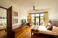 The Blue Water - Geoffrey Bawa Heritage - City Resort Hotel - parking