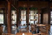 Liwu  Homestay (Longfeng Ancient Town Shop)