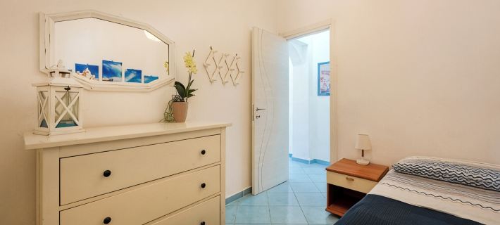 House with Private Courtyard 200 m from the Cliffs Hotéis em Prócida