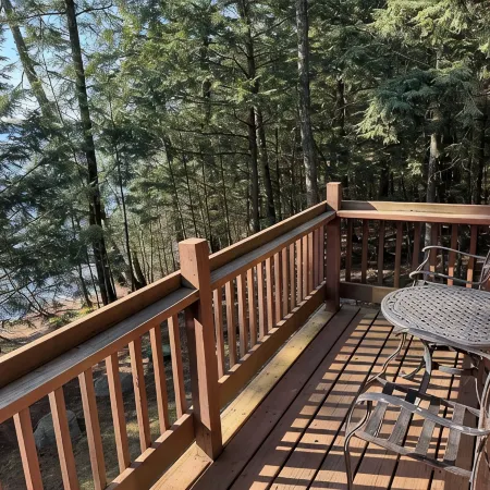 Lakefront Hemlock house on 3 acres, 5-Bdrm retreat on private lake, near casino