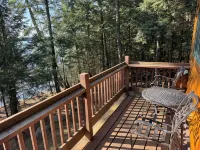 Lakefront Hemlock house on 3 acres, 5-Bdrm retreat on private lake, near casino