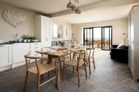 Gregor's Cottage: Best coastal view, luxury inside - 4-Star