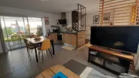 Pretty Fisherman's Cottage with Courtyard in Town Center - 200m from the Port