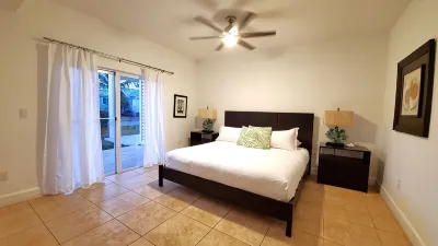 "Beachside Retreat" 2 Bedroom / 2 Bath Hotels in 