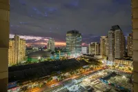 Skyline Stay in Araneta Cubao w/ Karaoke & Netflix - balcony