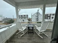 Windsong Beach Cottage- with  Amazing Ocean Views
