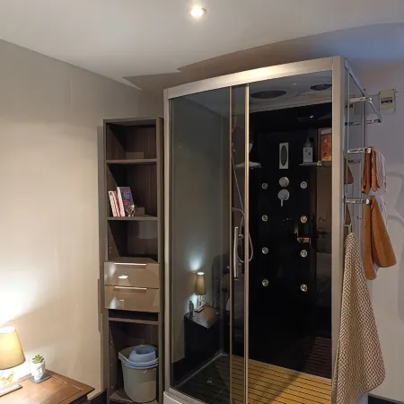 La Parenthèse Furnished apartment, Terrace, Garden. PKG Free Netfix BOx TV.