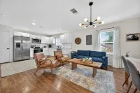 2BR Bright Condo 5 min to downtown HTX and NRG - Apartments