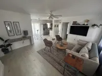 Newly renovated home near Hard Rock Stadium and major highways! - Country Houses