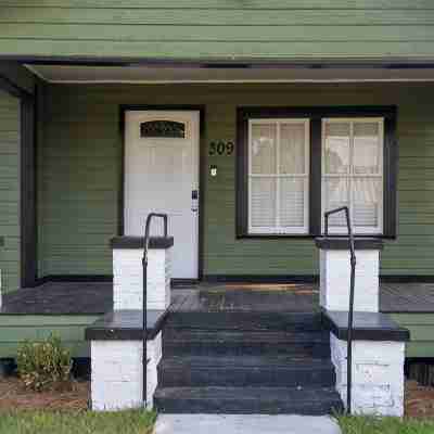 3-bedroom house in beautiful Valdosta with WiFi, AC. Enjoy your stay Hotel Exterior