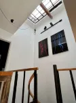 Unique renovated townhouse with private backyard - บังกะโล