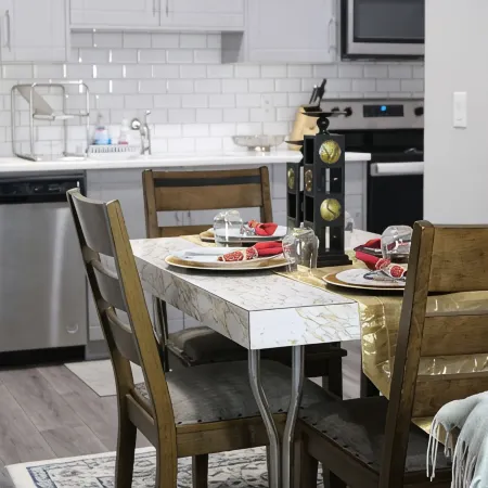 Homely 2Bdr Suite w/ Self Check-in / Steps from Shopping, Shc & Near Deerfoot