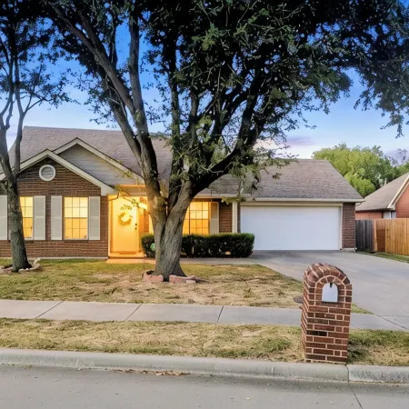 Arlington Social - Stadium Getaway Home w/Hot Tub 5-Minute Walk to AT&T Stadium