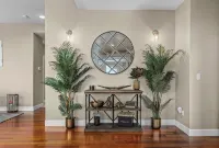 Welcome to Your New Favorite Spot! Tree Top Views & Lots of Room! - 3-نجوم