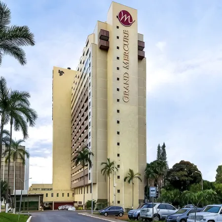 Grand Mercure Brasilia Eixo Monumental Отели рядом с достопримечательностью «Военный штаб»