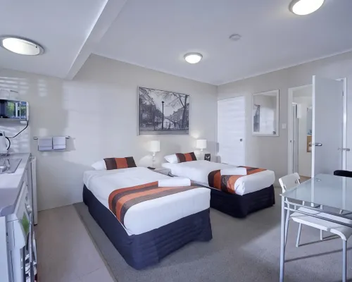 Brisbane Street Studios Hotels in Annerley
