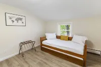 Fantastic retreat 5 mins from Village with media room, AC and sauna! - 3-Star