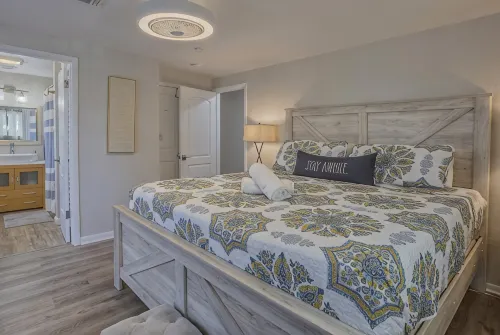 Waterfront Resort with screened HEATED POOL nestled in secluded Tampa Shores! - Homestays
