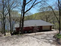 Hog Heaven-Lakefront-2 Kitchens, 2 Living Areas, Private & Wooded - 4-Star