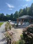 Perfect for family getaway, across from Mount Snow Mountain- Sleeps up to 12!