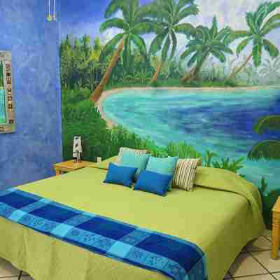 Mediterranean Style-Steps to beach-Great pool! Great balcony!! Rooms