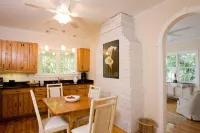 Charming 2BR/2BA Guest House on Historic 2 acres in downtown Summerville! - 3-Star