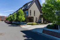 Urban Oasis in Downtown Walla Walla.  Walk to Wine, Restaurants and More!
