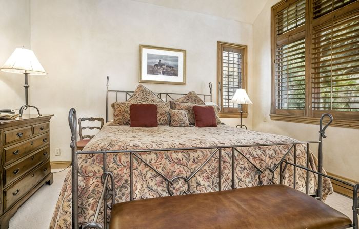 Must See - Million $$$ Townhome - Best Value - Ideal Location Close to Lift