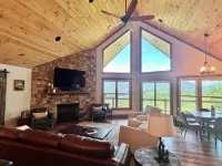 Lake cabin w/Mountain view, game room, & lake access, Sleeps 8, 3 King Bedrooms - Boutique