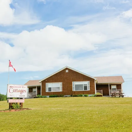 Unit 2 - Bay view duplex cottage, near coffee shops, restaurants and beach