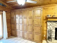Owls Nest cabin with hot tub near Pomme de Terre lake!