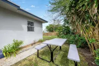2BR on Swinton - 1 Mile to Beach, 1 Block to Ave - 4 tähden