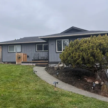 New! 2 Kings! Hot Tub! Access to Full Gym!Espresso! Fully Fenced Yard!