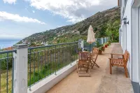 Casa Bianca, Magnificent views of the sea and mountains