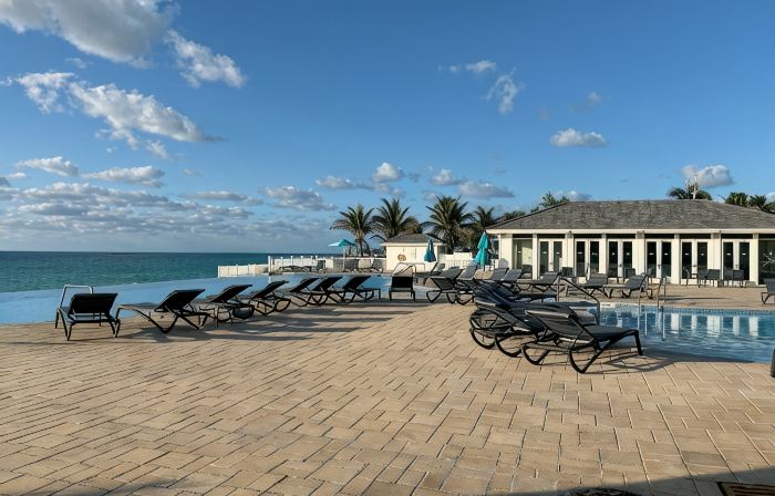 Ocean Pearl Bimini Bay Entire Condo Close to Pool with an optional golf cart