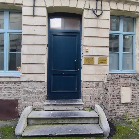 En Hypercentre, au Calme, Avec Cour Privative Aménagée, Appartement Rénové