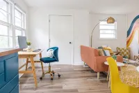 Retro Retreat: renovated 2BR, desk, no chore list!