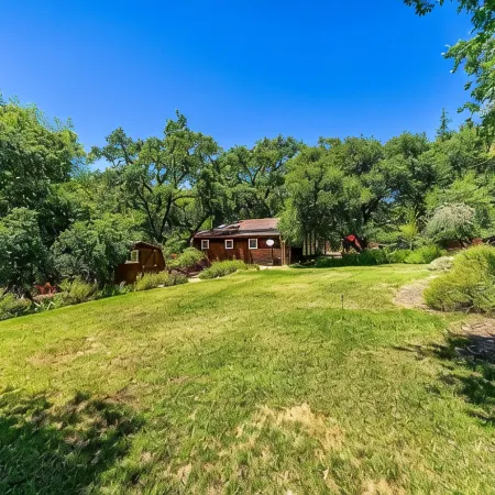 Lrg Wine Country Estate on creek w Pool/Spa sleeps 8