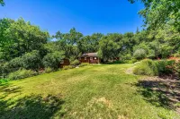 Lrg Wine Country Estate on creek w Pool/Spa sleeps 8 - Villas