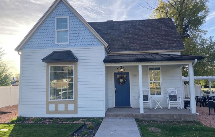Cozy Cottage in Monroe. Newly remodeled with fun amenities including hot tub!