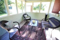 Historic District Bungalow - Easy Walk to Downtown - Homestays