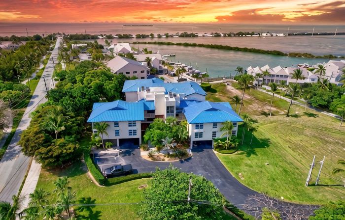 Water Front Condo in Duck Key. Free Wifi! Overlooking the Gulf of Mexico.