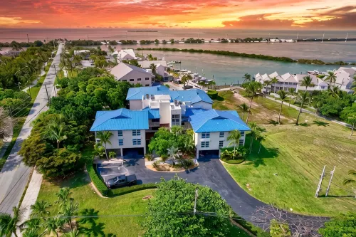 Water Front Condo in Duck Key. Free Wifi! Overlooking the Gulf of Mexico.